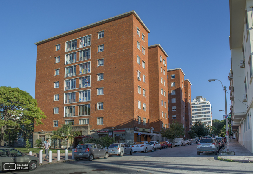 Viviendas de Apartamentos Edificio de Renta del BSE, arqs. ARBELECHE B., DOMATO H., 1960 (Permiso Construcc), Montevideo, Foto: Danaé Latchinian 2014